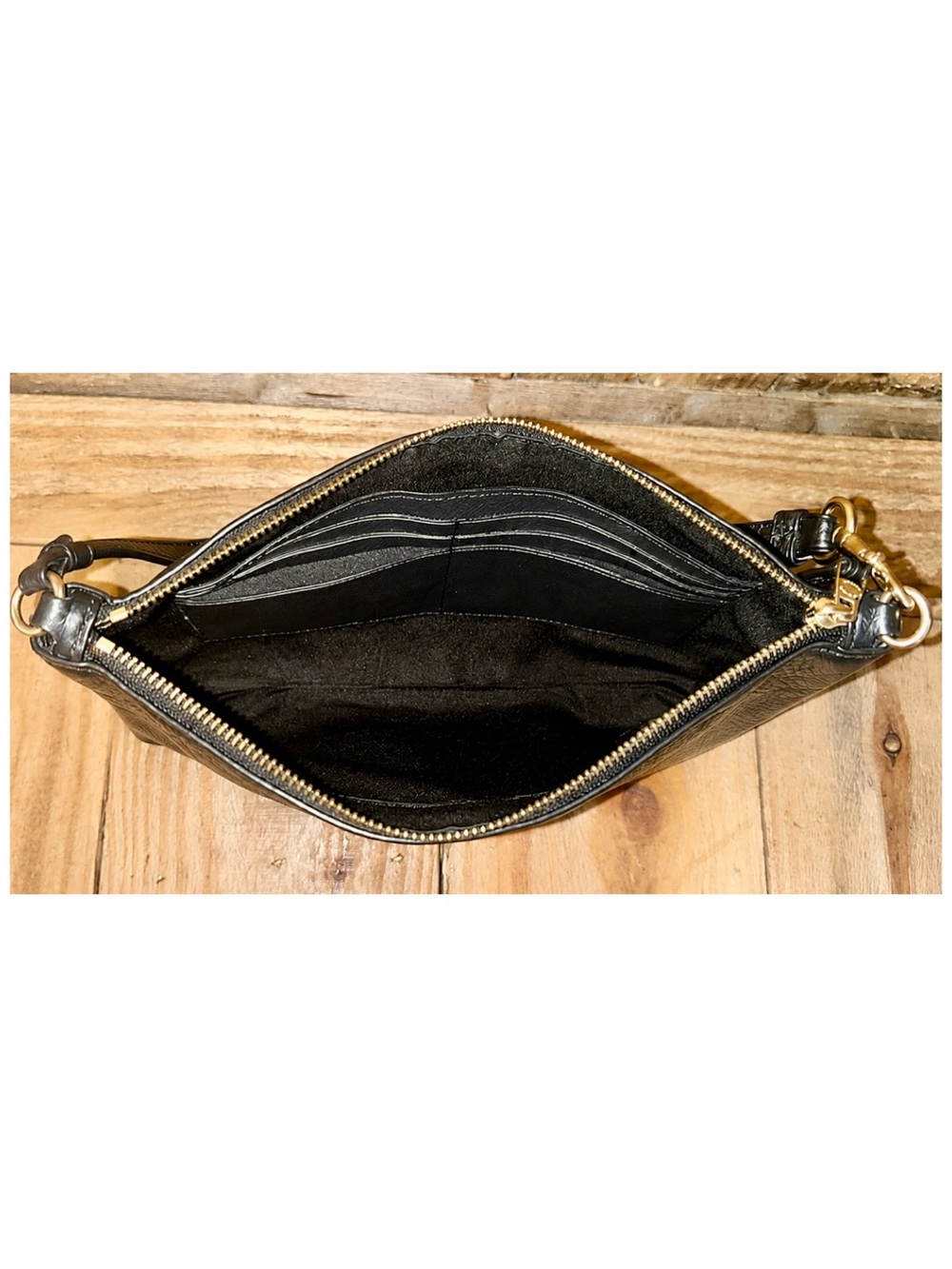 Coach. 4 Piece: Large Wristlet 25 with Free Eyeglasses, Bow Charm & Chain Strap. - Picture 4 of 16